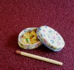 Hobbyplanet Cutie cu capac cu prajituri - miniatura colectionari papusi (V99865_5)
