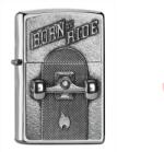 Zippo Born to Ride szálcsiszolt króm benzines öngyújtó - 3D hatású gördeszka mintával (Z-190428-4)