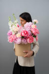 ImodFlowers Cutie cu Bujori Roz și Matthiola Albă
