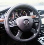 Autolife Bõrhatású szellõzõ kormányvédõ - fekete színben, fehér belsõvel 36 cm 23518BK-36CMPRO (00955) - aruhaz