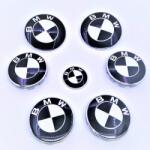 AutoHelix MSA Set sigle embleme BMW 7 piese, alb negru, capota 82 mm, portbagaj 74mm, 4 capace jante aliaj 68mm, volan 44 mm, seria Seria 3, E90, E91, F30, F31 (EnzomStore-K0313-250723-22-1)