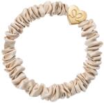 By Eloise London Gold Heart Skinny Silk Scrunchie цвят Sand