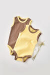 BabyCosy Set 2 body-uri fara maneci Ribana Bebe Unisex din bumbac organic si 5%elastan - Vanilie/Maro BabyCosy (Marime: 6-9 luni)