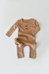 BabyCosy Salopeta cu maneca lunga si pantaloni lungi din bumbac organic si modal - Maro BabyCosy (Marime: 18-24 Luni)
