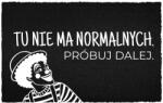 TabPrint Lábtörlő 40X60 Fekete Az Ajtó Alá Normál Felirat Nincs Itt (WYCIERACZKA WEJŚCIOWA NORMALNYCH TU NIE MA.)