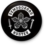 printfashion Demogorgon Hunter - Kitűző, hűtőmágnes - Fekete (18082645)