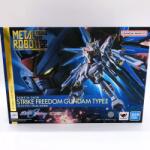 BANDAI Metal Robot Spirits Strike Freedom Gundam Type 2 Figure (4573102673206) Figurina