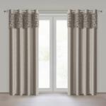 Takoy Bézs velúr sötétítő függöny 3D-s rózsa applikációval 140x250 cm ringlivel - ROSES Eva Minge
