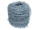  Sârmă ghimpată zincată Zn CN, cu grosimea de 2, 2 mm, ambalată în rolă de aproximativ 10 kg. Este utilizată pentru împrejmuirea terenurilor agricole și poate fi montată în câteva rânduri deasupra gard