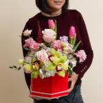 ImodFlowers Aranjament în Cutie Roșie cu Orhidee și Lalele