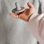 Minikoioi Suzete ortodontice BASICS Powder Grey 2 buc. 101030011