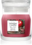 Yankee Candle Red Apple Wreath lumânare parfumată Signature 110 g