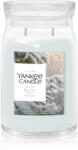 Yankee Candle Snow Kissed Pine lumânare parfumată 567 g