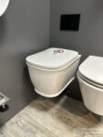 AREZZO design BEMUTATÓTERMI AREZZO design CHARLTON Rimless függesztett wc + soft-close wc tető AR-401_AR-NSC (AR-401_AR-NSC-BEMUTATO)