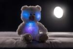 Teddies Fehér plüssmackó 40cm-es elemes, fény és hang funkcióval (UN47600)