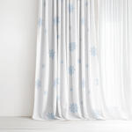 Goldea draperie de crăciun din 100% bumbac - fulgi albaștri pe alb 220x150 cm