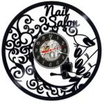  Ceas de perete decorativ realizat din disc de vinil, Model Nail Salon, Arabescuri Elegante, Unghii Stilizate si Oja, Negru Premium, 30 cm