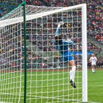 Huck Set 2 plase porti fotbal HUCK 1053-02, albe, pentru porti de 7, 32 2, 45 m, adancime 200 cm sus si jos, polipropilena fara noduri, fir de 3 mm, ochiuri patrate de 120 mm (HN1053-02)
