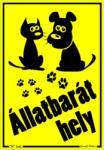  Állatbarát hely kutyával macskával álló tábla matrica