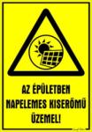  Az épületben napelemes kiserőmű üzemel! Piktogramos figyelmeztető tábla matrica