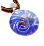 Ekszer Eshop Zsinóros nyaklánc - színes üveg spirális kék színnel, narancssárga hullámok