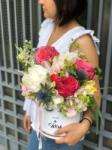 ImodFlowers Cutie cadou cu trandafiri si hortensie