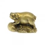  Purcelus pe Capatana de Varza - Figurina din Bronz 3 x 6 x 3, 5 cm
