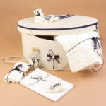 Produs vandut si livrat de S. C. Denikos Creativ S Cutie trusou decorata cu fundite si dantela bleumarin LG102-C