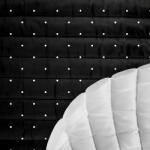 Takoy Steppelt ortalion anyag vízálló réteggel a hátoldalán fehér 4mm pöttyök fekete alapon