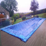  Téli medence takaró 630g/m2 PVC 8×3, 5m medencéig, vízzsákos rögzítéshez, kék
