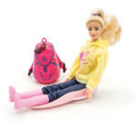 Jägerndorfer Szánkózó baba sárga pulóverben - 28 cm