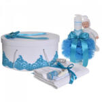 Produs vandut si livrat de S. C. Denikos Creativ S Set elegant trusou botez, cutie trusou si lumanare personalizata cu nume, decor dantela Turcoaz cu iepuras, Denikos® 951