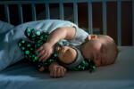 Corolle Păpușa care luminează în întuneric Babipouce Glow in the dark Corolle 28 cm cu ochi albaștru de la 0 luni (CO20120) Papusa