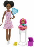 Mattel Barbie - Skipper Barna bőrű bébiszitter baba etetőszékkel (GRP41)