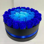 Aranjamente florale - Aranjament floral cu 31 trandafiri sapun in cutie rotunda neagra, albastru Aranjament floral
