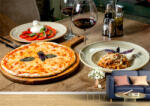 Persona Tapet Premium Canvas - Pizza pe platou cu paste si rosii - tapet-canvas - 720,00 RON